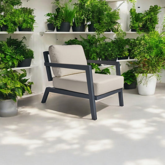Minimalist Bahçeler İçin Sandalye Seçimi